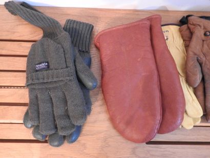 Lot de gants en cuir, laine et imprimé camouflage.

(usures,...