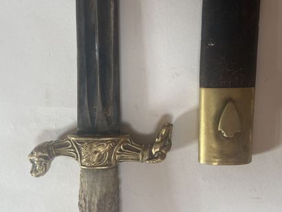 Dague de vènerie, manche en andouiller, garde...