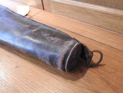 HOLLAND ET HOLLAND.

Étui pour fusil en cuir,...