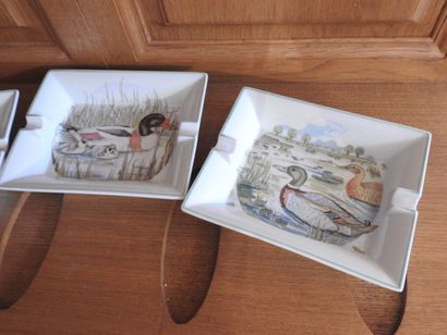 LIMOGES, porcelaine TERNET : Série de trois...