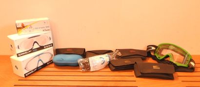 Lot de dix paires de lunettes de ski, natation...