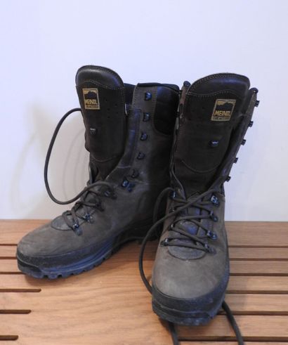 MEINDEL.

Paire de chaussures en cuir et...