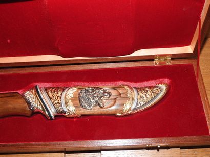 Important couteau de chasse Russe, la lame...