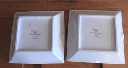 HERMES : Deux cendriers en porcelaine à décor...