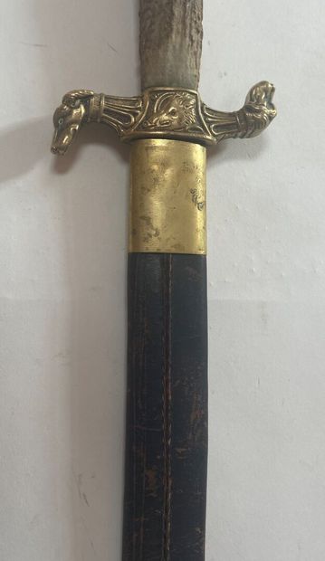 Dague de vènerie, manche en andouiller, garde...