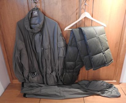 Veste de chasse en toile.

On y joint un...