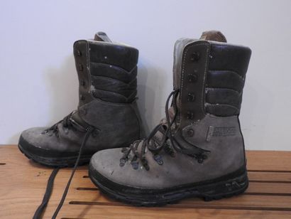 MEINDEL.

Paire de chaussures en cuir et...