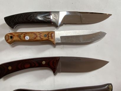 Lot de trois couteaux de chasse dont Rostfrei,...