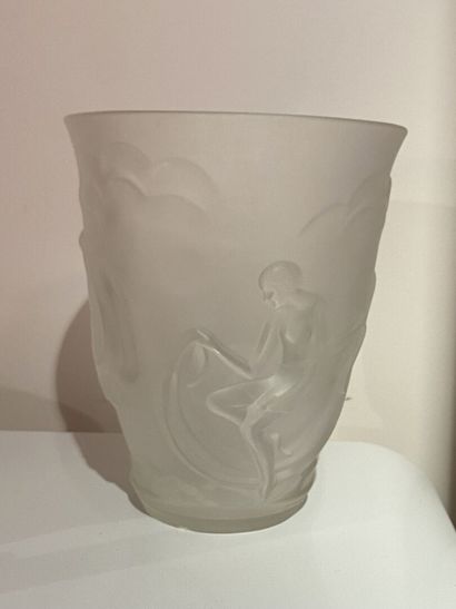 VERLYS France : Vase en verre dépoli à décor...