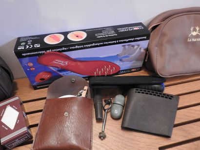 Lot de divers accessoires de chasse dont...