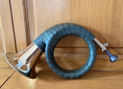 Petite trompe de chasse à coulisse en laiton...