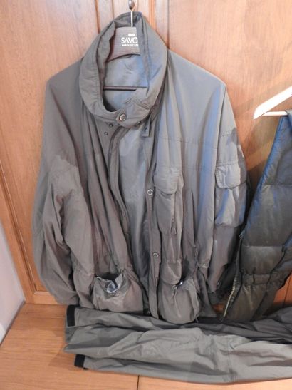 Veste de chasse en toile.

On y joint un...