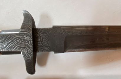 Couteau de chasse à lame en acier damassé,...