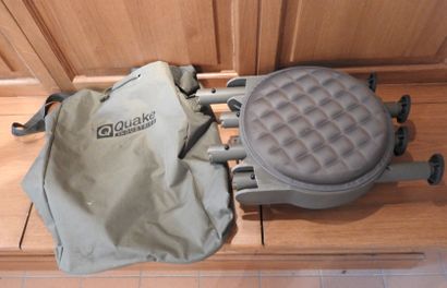 Porte cannes à pêches (?) de marque QUAKE...