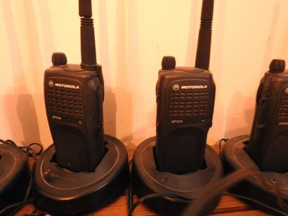 Lot de six talkies walkies de marque MOTOROLA,...