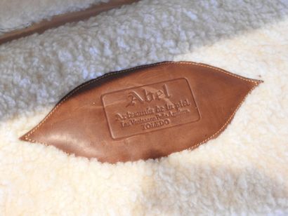 Housse semi-rigide en cuir de marque ABEL...