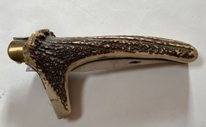 Couteau de chasse pliant réalisé dans un...