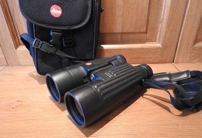 LEICA : Paire de jumelles 12 x 50 BA. Dans...