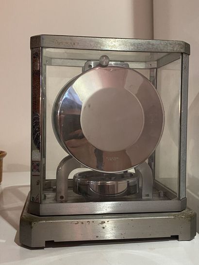 JAEGER Le COULTRE.

Pendule ATMOS présentée...