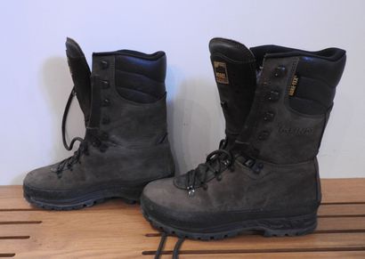 MEINDEL.

Paire de chaussures en cuir et...