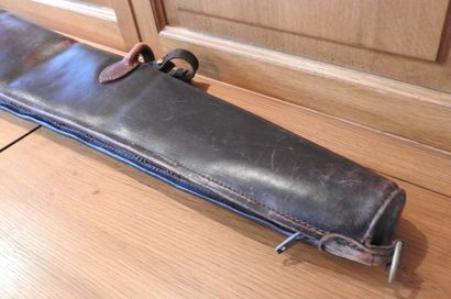 HOLLAND ET HOLLAND.

Étui pour fusil en cuir,...