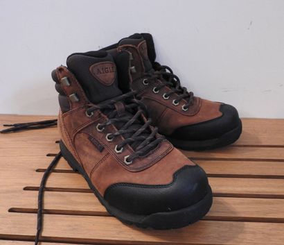 AIGLE.

Paire de chaussures de marche.

Pointure :...