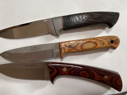 Lot de trois couteaux de chasse dont Rostfrei,...