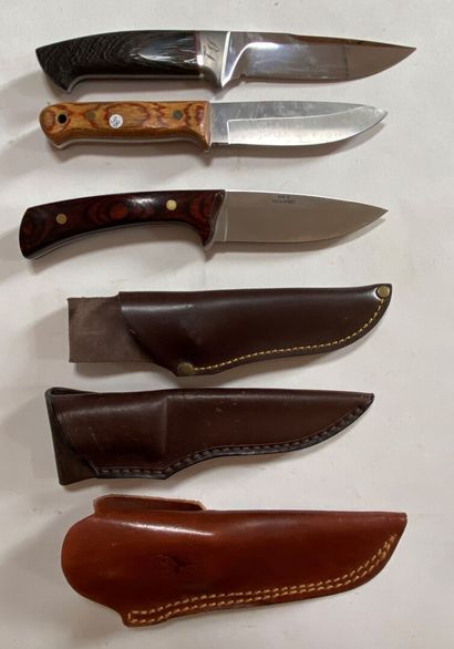 Lot de trois couteaux de chasse dont Rostfrei,...