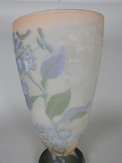 Émile GALLÉ (1846-1904).

Important vase...