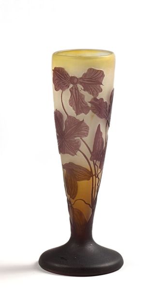Émile GALLÉ (1846-1904).

Tapered vase on...