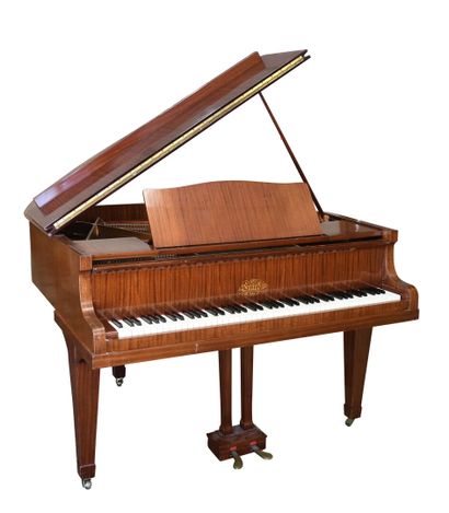 ERARD.

Toad piano in rosewood veneer with...