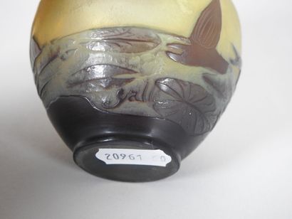 Émile GALLÉ (1846-1904).

Small vase in multi-layered...
