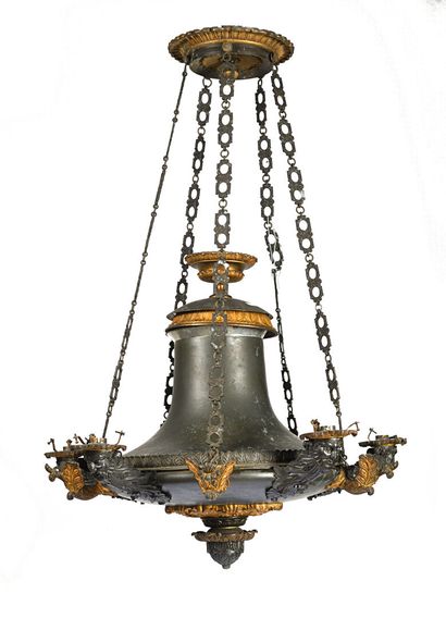 Circular chandelier in gilt bronze, patinated...