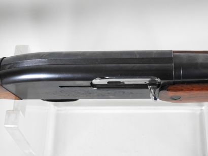 Rare fusil semi-automatique de marque BROWNING...