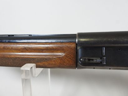 Fusil de chasse semi-automatique de marque...