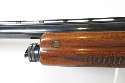 Fusil de chasse semi-automatique de marque...