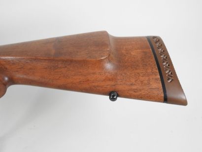 Carabine à verrou de marque SAKO modèle A5...