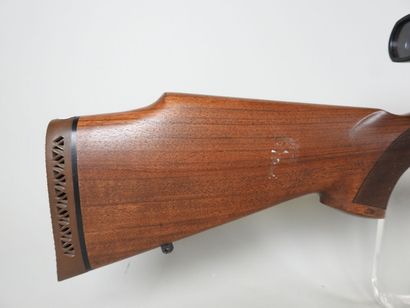 Carabine à verrou de marque SAKO modèle A5...