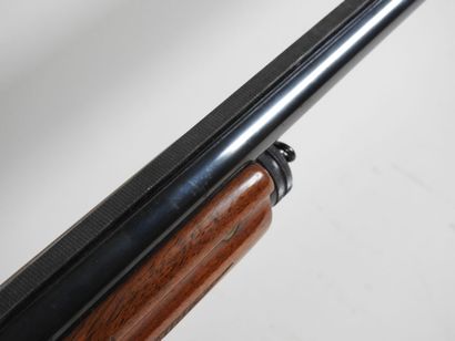 Fusil de chasse semi-automatique de marque...