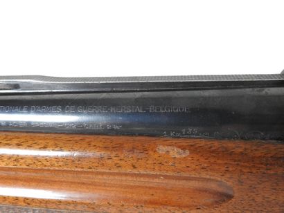 Fusil de chasse semi-automatique de marque...