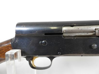 Fusil de chasse semi-automatique de marque...