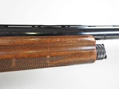 Fusil de chasse semi-automatique de marque...