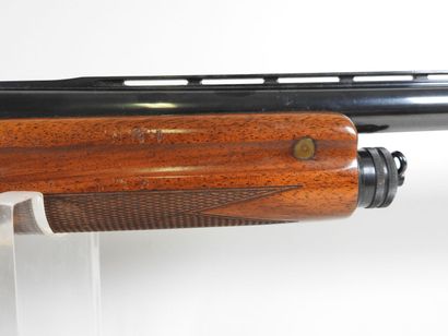 Fusil de chasse semi-automatique de marque...