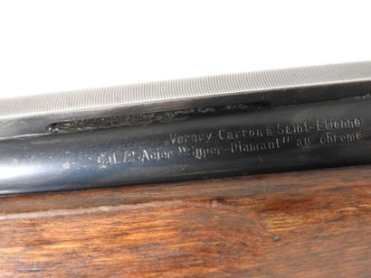 Fusil de chasse de marque VERNEY-CARRON modèle...