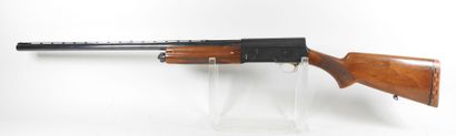 Fusil de chasse semi-automatique de marque...