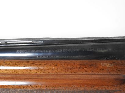Fusil de chasse semi-automatique de marque...