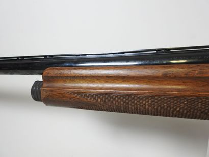 Fusil de chasse semi-automatique de marque...