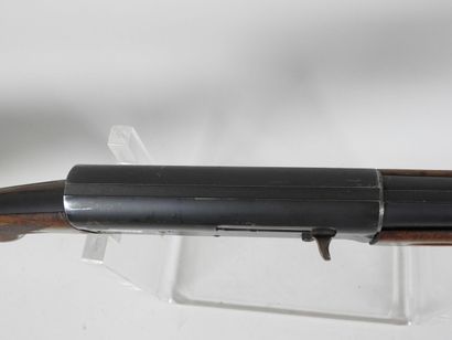 Fusil de chasse semi-automatique de marque...