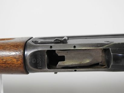 Fusil de chasse semi-automatique de marque...