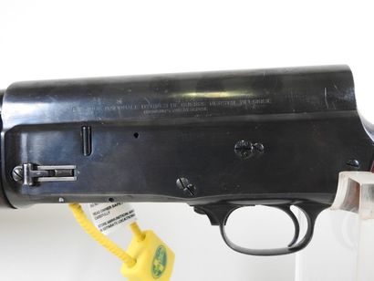 Fusil semi-automatique BROWNING, FABRIQUE...